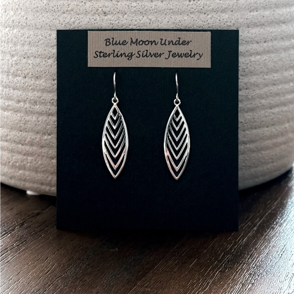 925 Sterling Silver Leaf Dangle Earrings! NEW!